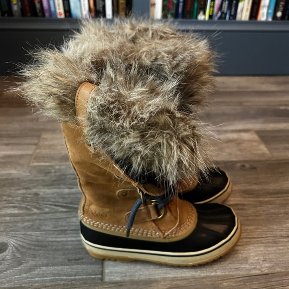 Sorel Womens Joan of Arctic Boots Tan Suede Fur Trim Lace Up Waterproof Size 6.5 - Picture 4 of 9